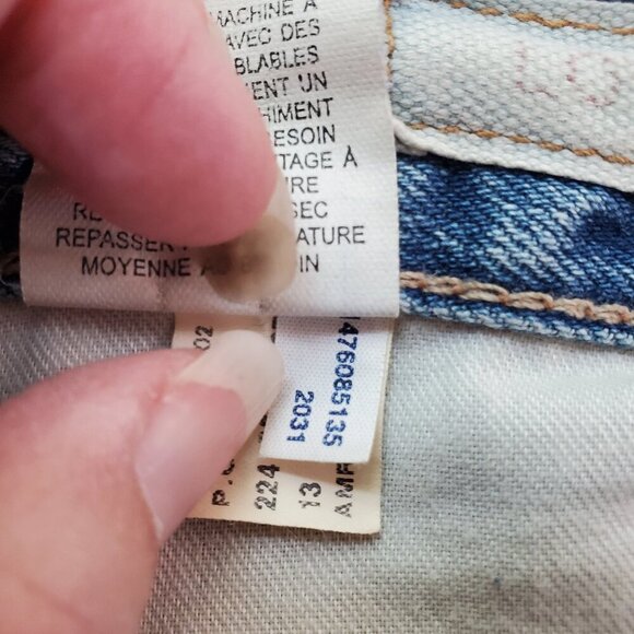 AMERICAN EAGLE SZ 33/32 Low rise Straight Distressed Light Wash Blue Jeans - Picture 15 of 15
